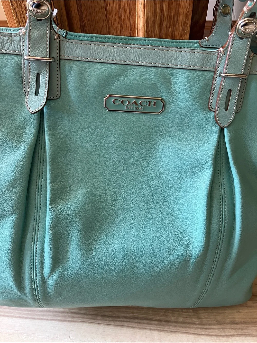 COACH GALLERY NORTH SOUTH TOTE EXCELLENT CONDITION